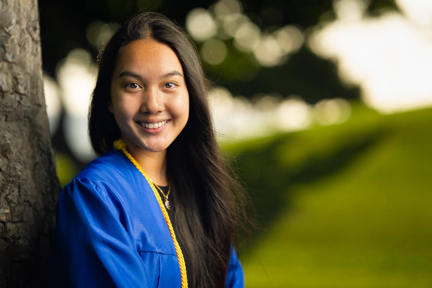 Reena graduation senior photo session at Kaka'ako Waterfront Park.