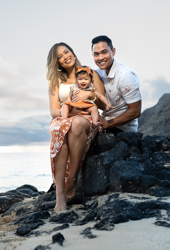 Family portrait with Jenn & Edric with Oahu photographer Ryan Sakamoto.